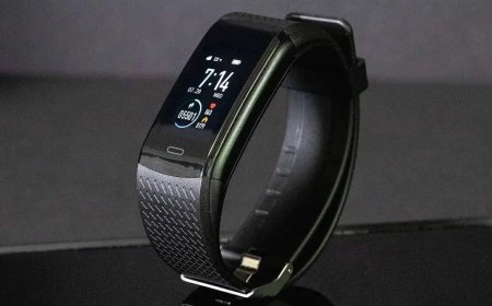 Une montre intelligente et la surveillance de la santé en temps réel