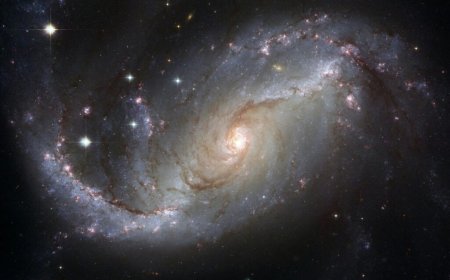 Qui est Dieu le créateur de nombreuses galaxies ?