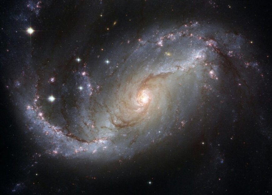 Qui est Dieu le créateur de nombreuses galaxies ?
